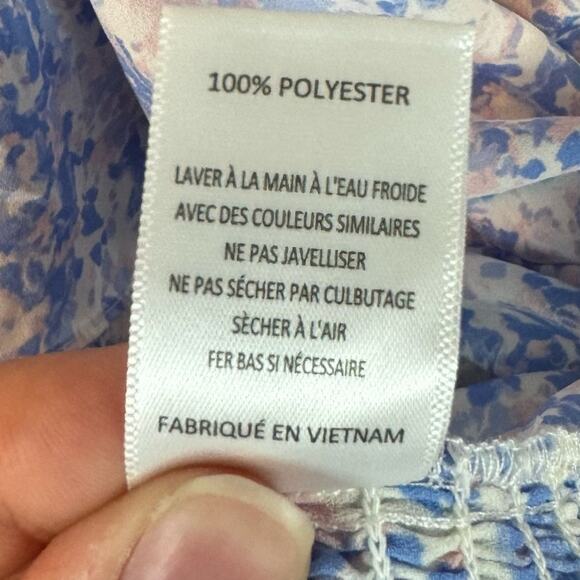 Lush Blue Floral Smocked Back Ruched Front Flutter Sleeve Blouse Size 2X - Picture 7 of 7